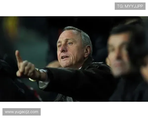 克鲁伊夫战术象征分析：如何重新定义现代足球的进攻哲学与发展趋势