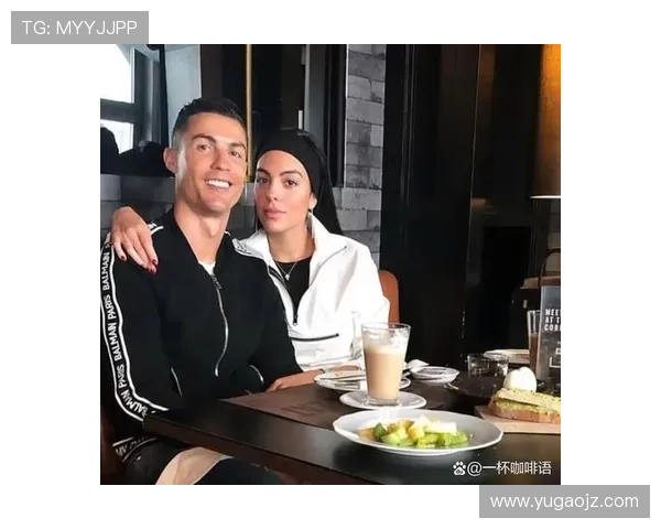 C罗出门买个咖啡居然被豪车堵成路人，豪门生活果然不是盖的