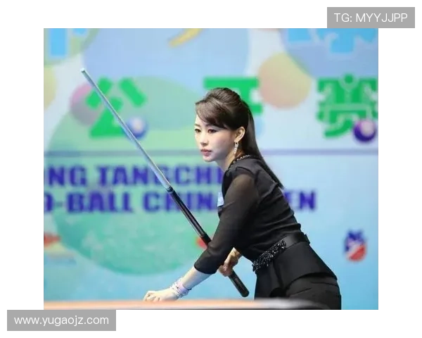 潘晓婷家的台球桌镶金边？