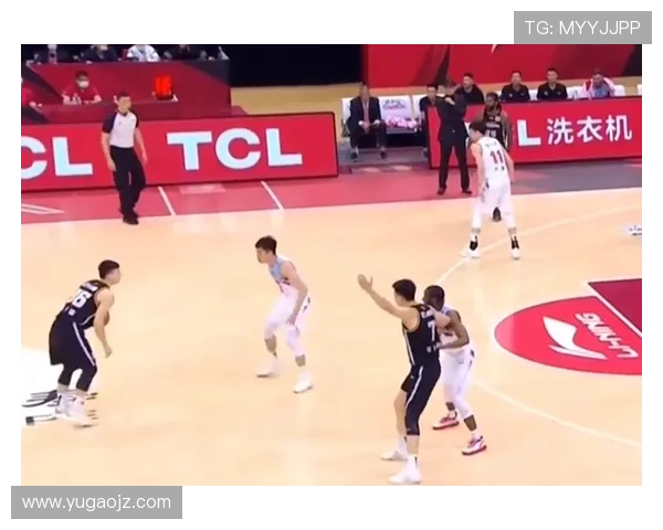 毕比无球跑动牵制力提升,改变对手防守布局 毕比无球跑动牵制力提升,改变对手防守布局
